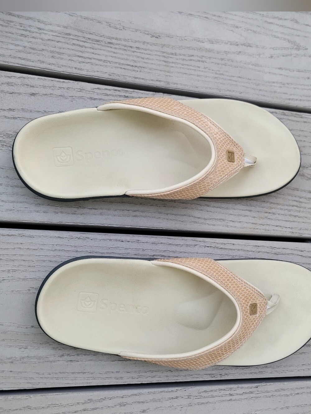 Spenco Women's Cream-Tan Snake-Texture Thong Sandals